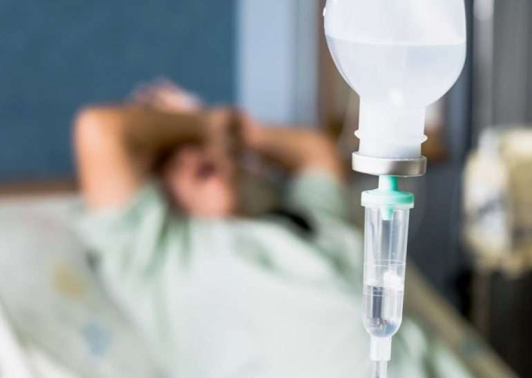 Почему капельница от запоя работает лучше домашних методов