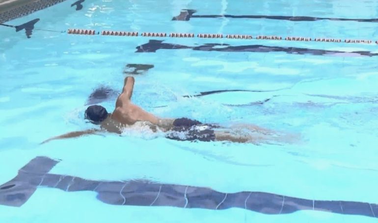 От нуля до первого заплыва: пошаговый план, как взрослому человеку научиться уверенно плавать за 3 месяца